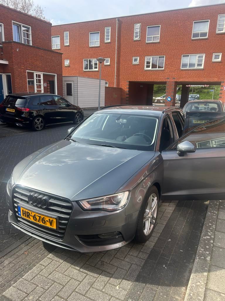Audi A3 1.6 TDI 81KW Sportback S-tronic 2015 Grijs, Auto's, Audi, Stof, Euro 6, 4 cilinders, Origineel Nederlands