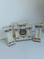 Antiek keramisch pendule met twee bijpassende siervazen, Antiek en Kunst, Antiek | Keramiek en Aardewerk, Ophalen of Verzenden