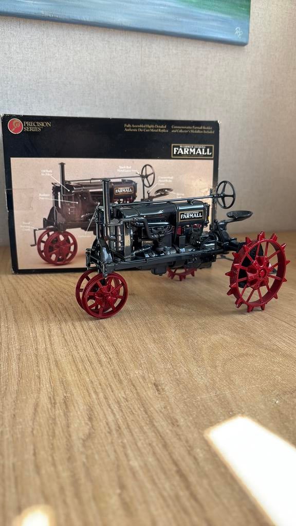 Mc Cormick Deering Farmall Regular 1:16, Ophalen of Verzenden, Zo goed als nieuw, Groter dan 1:32, Overige merken