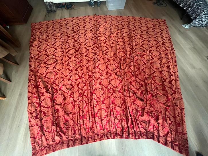 Mooie donkerrode gordijnen, Huis en Inrichting, Stoffering | Gordijnen en Lamellen, Zo goed als nieuw, 200 cm of meer, 150 tot 200 cm