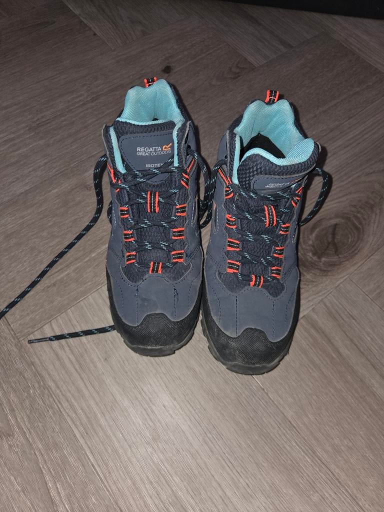 Bergschoenen 35, Sport en Fitness, Bergsport en Wandelen, Ophalen, Zo goed als nieuw, Schoenen