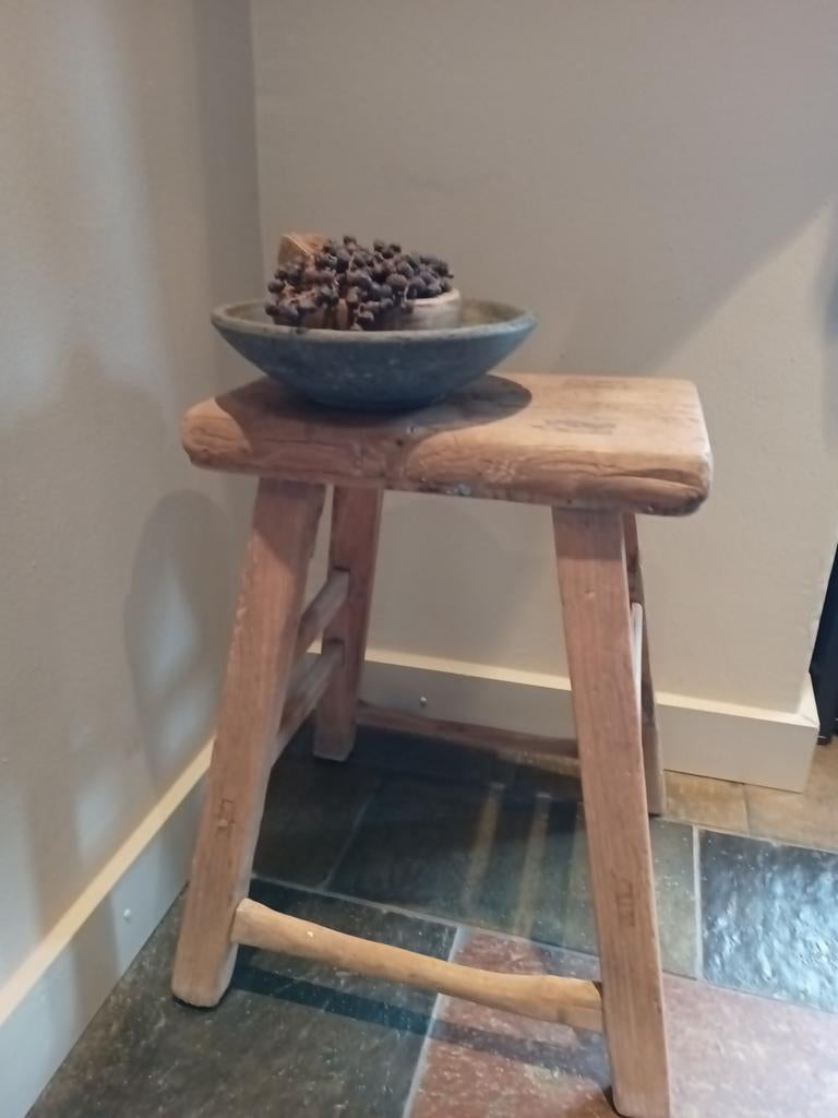 Oud houten krukje, Ophalen, Hout