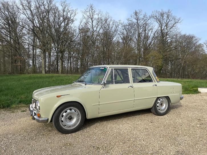 Alfa Romeo Giulia 1300 TI, Auto's, Alfa Romeo, Particulier, Giulia, Benzine, Sedan, Handgeschakeld, Geïmporteerd, Beige, Zwart