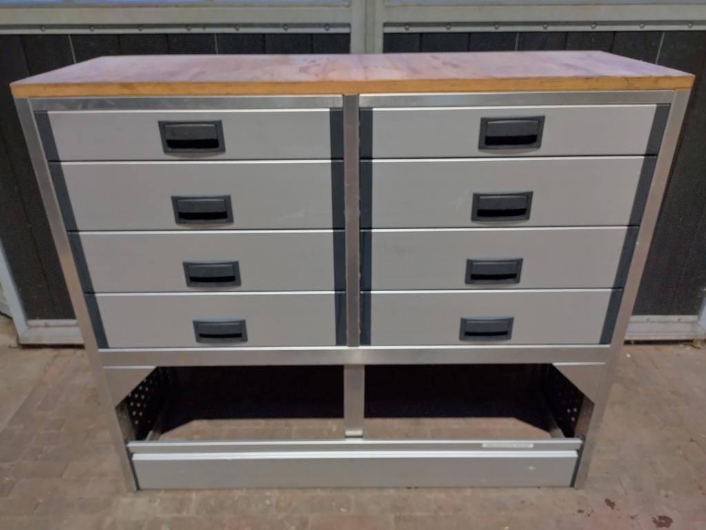 Aluca ladenkast met werkblad zeer degelijke en nette kast, Ophalen