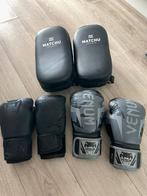Boxing gloves and pads, Sport en Fitness, Boksen, Ophalen, Gebruikt, Bokshandschoenen