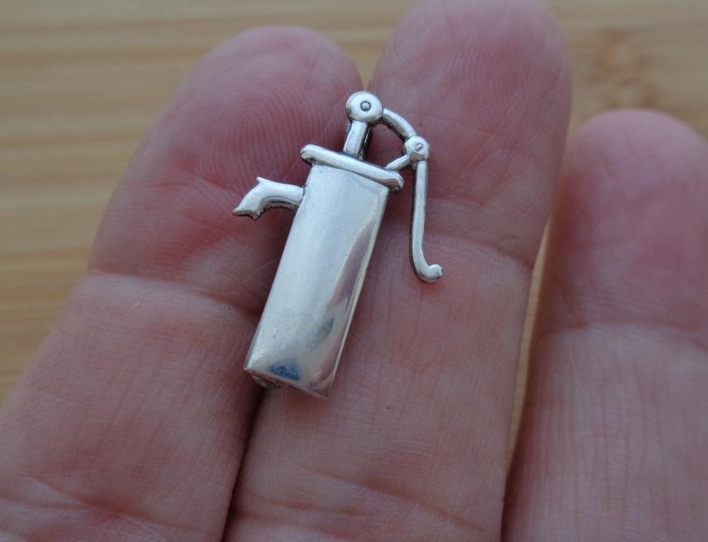 zilveren kleine broche waterpomp [189], Verzenden, Minder dan 4 cm, Zo goed als nieuw, Zilver