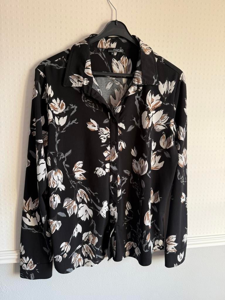 Norah, zwarte travel stof blouse, maat 42, Kleding | Dames, Ophalen of Verzenden, Zo goed als nieuw, Maat 42/44 (L), Zwart