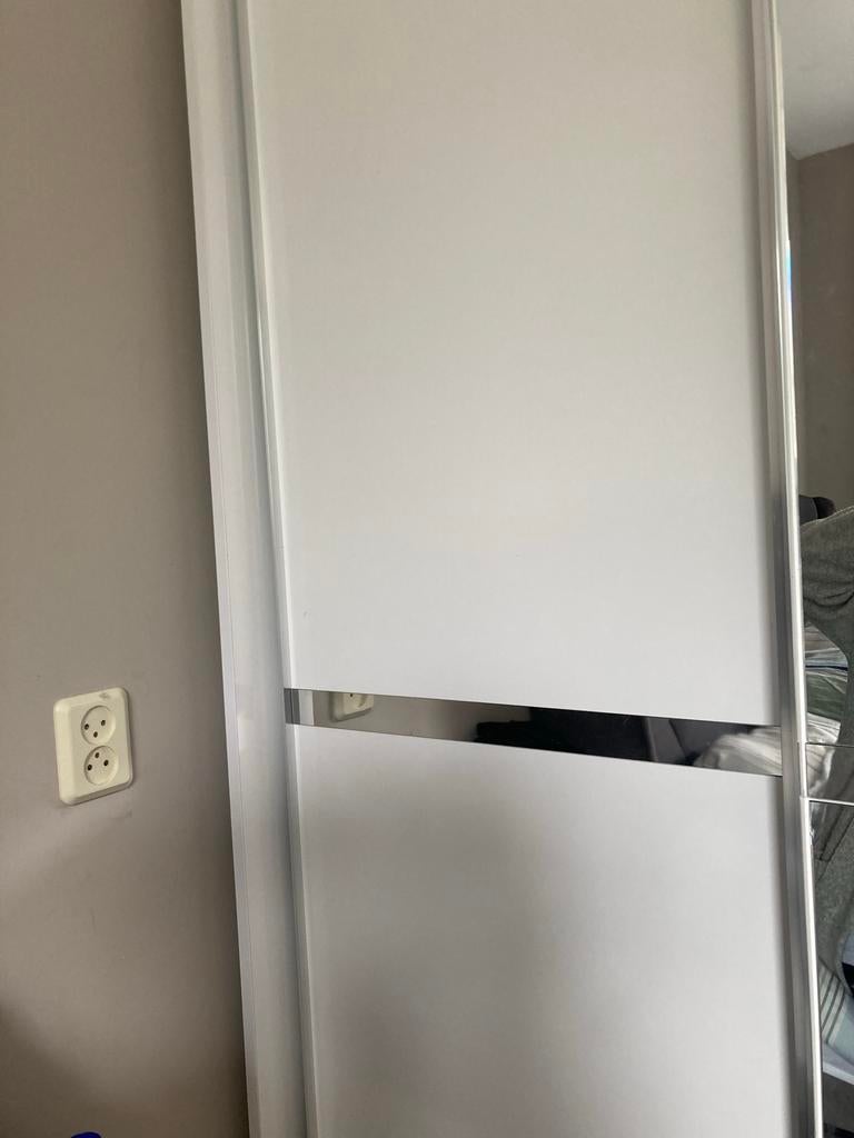 Witte kledingkast met schuifdeuren, Huis en Inrichting, Kasten | Kledingkasten, Overige materialen, Gebruikt, 100 tot 150 cm, 200 cm of meer