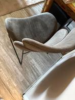 Moderne grijze stoel met metalen onderstel, Gebruikt, Ophalen of Verzenden, Metaal, Eén