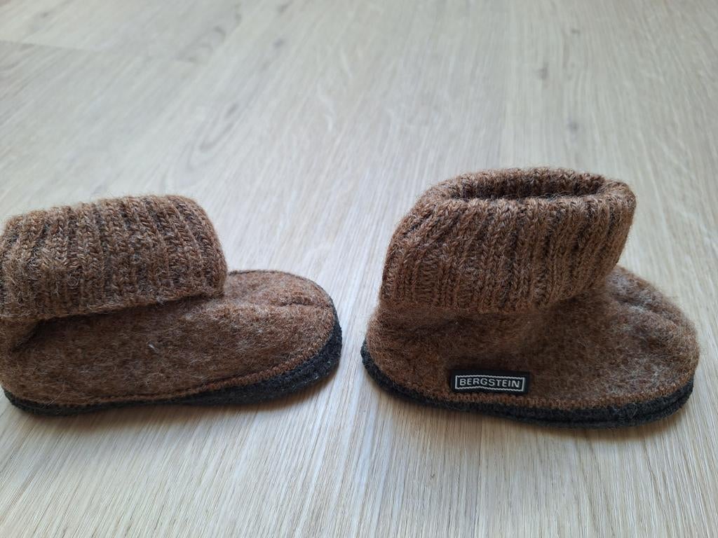 Bergstein pantoffels maat 21, bruin, Kinderen en Baby's, Kinderkleding | Schoenen en Sokken, Gebruikt, Jongen of Meisje, Overige typen