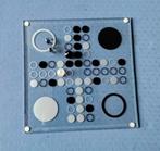 Minervum glazen bordspel en pionnen (mens erger je niet), Een of twee spelers, Ophalen, Zo goed als nieuw, Minervum