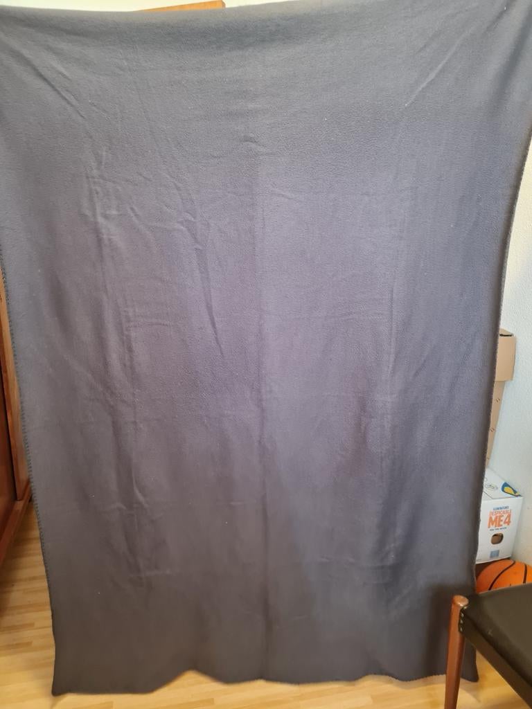 Comfortabele Grijze deken, Huis en Inrichting, Woonaccessoires | Plaids en Woondekens, Ophalen of Verzenden, Gebruikt