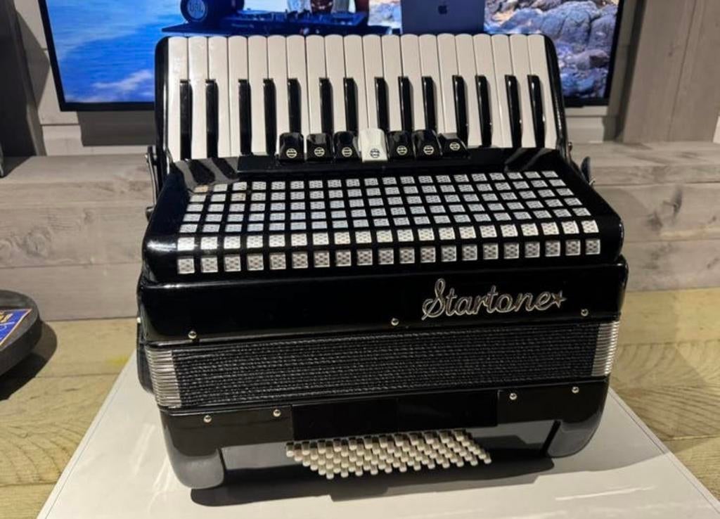 Startone accordeon, Muziek en Instrumenten, Accordeons, Overige merken, Gebruikt, Met riemen, Overige formaten