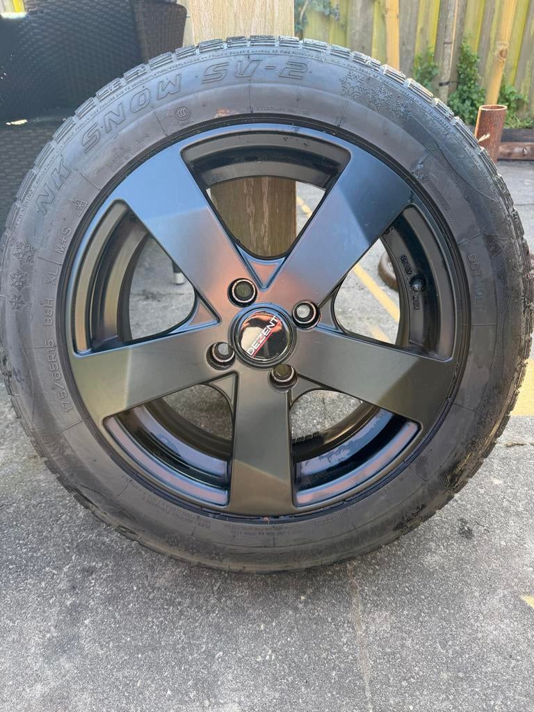4 Dezent RE velgen met Hankook winterband van mini R56., Ophalen, Gebruikt, 15 inch, 175 mm