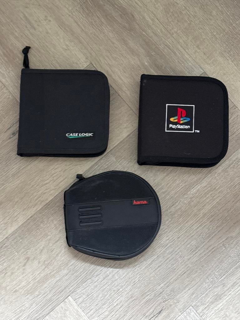 Diverse CD tasjes (Case Logic, Playstation, Hama), Ophalen, Overige materialen, Gebruikt, Minder dan 25 discs