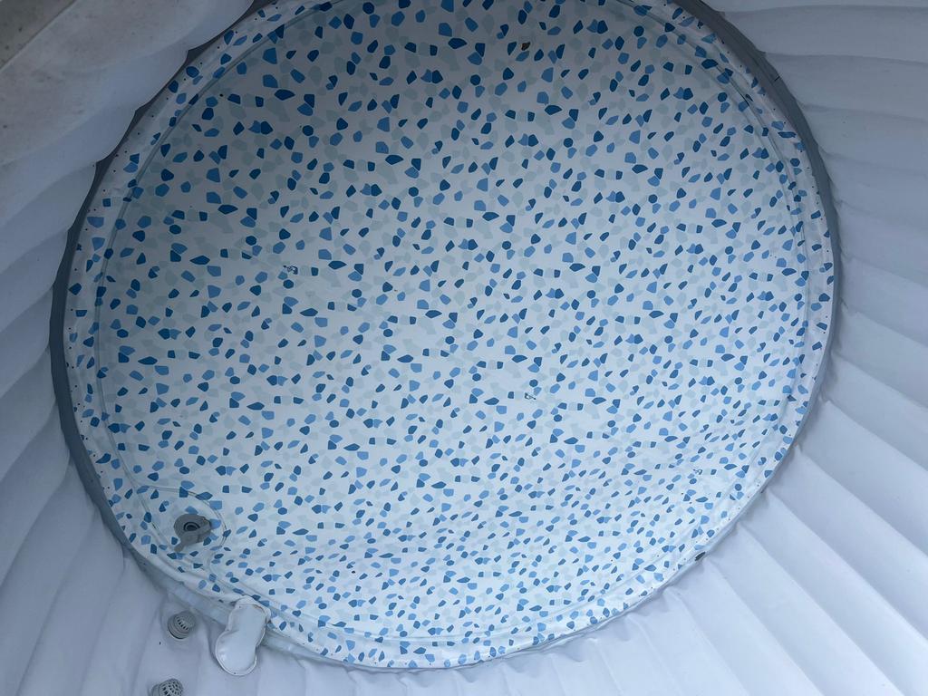 Opblaasbare Jacuzzi - Zo goed als nieuw, Ophalen of Verzenden, Zo goed als nieuw, Pomp, Opblaasbaar