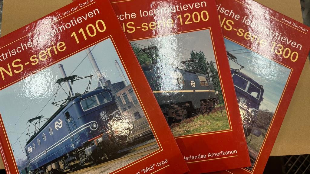Uquilair, NS 1100- NS1300 boeken in zeer goede staat, Ophalen of Verzenden, Gelezen, Trein