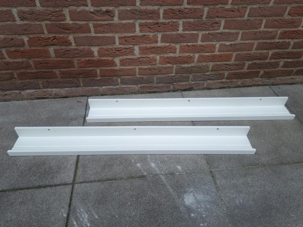 Twee witte IKEA muurplankjes voor diverse doeleinden, Ophalen, Gebruikt