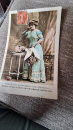 Antieke Anzichtkaart: Elegante Dame met Bloemen (voor 1920), Ophalen of Verzenden, Voor 1920, Gelopen