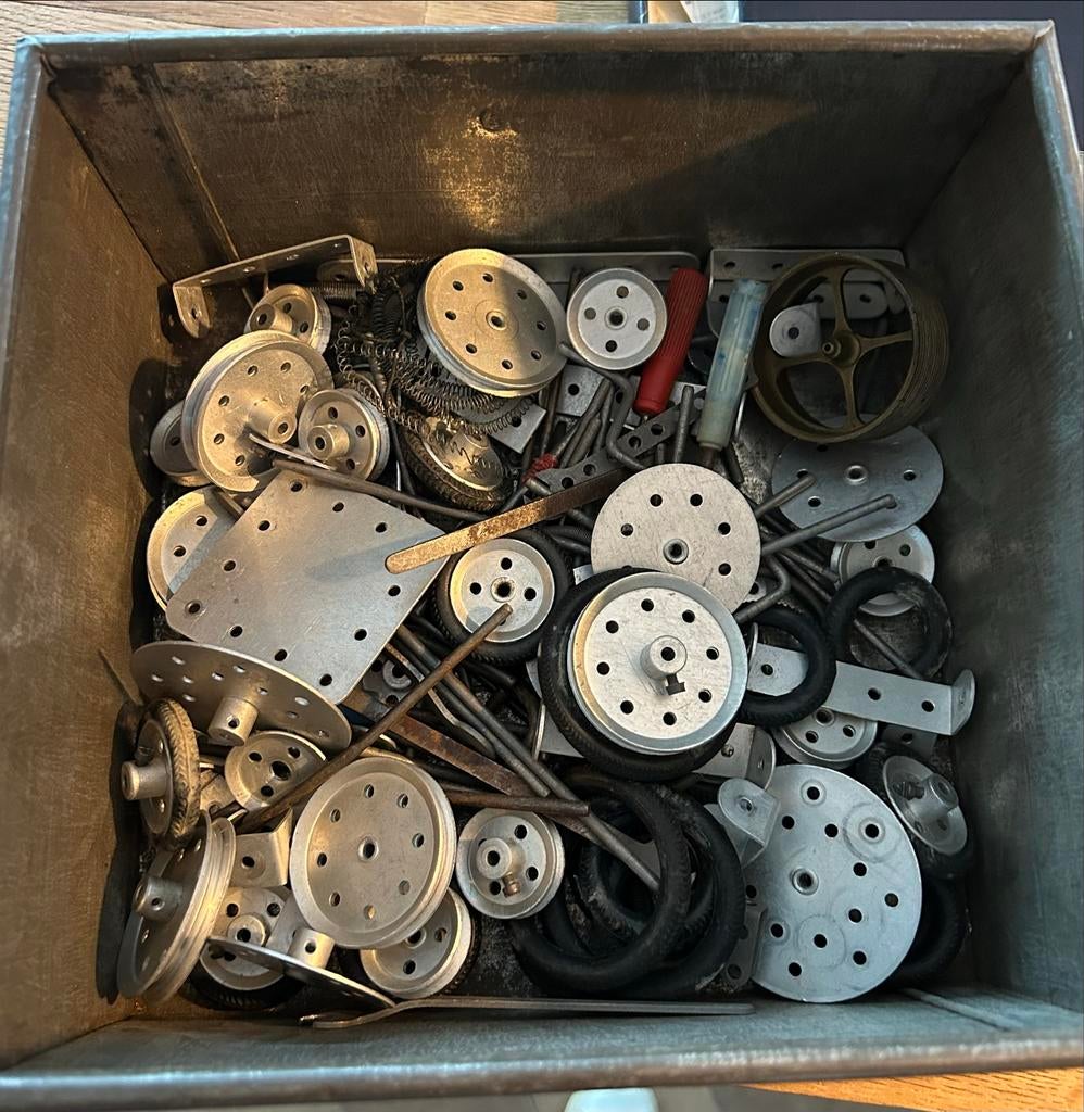 Meccano onderdelen en boekjes, Gebruikt, Meerkleurig, Knutselmateriaal, Meccano