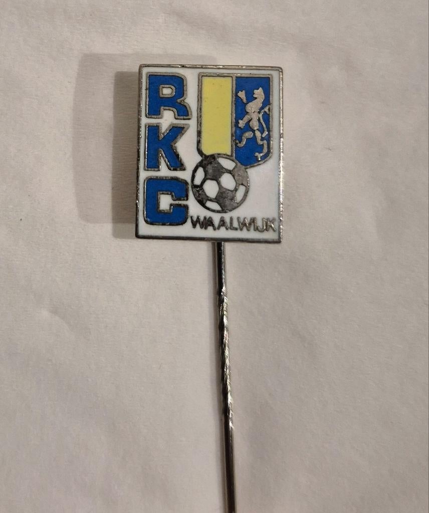 Voetbal speldje
RKC Waalwijk, Verzamelen, Speldjes, Pins en Buttons, Ophalen of Verzenden, Sport