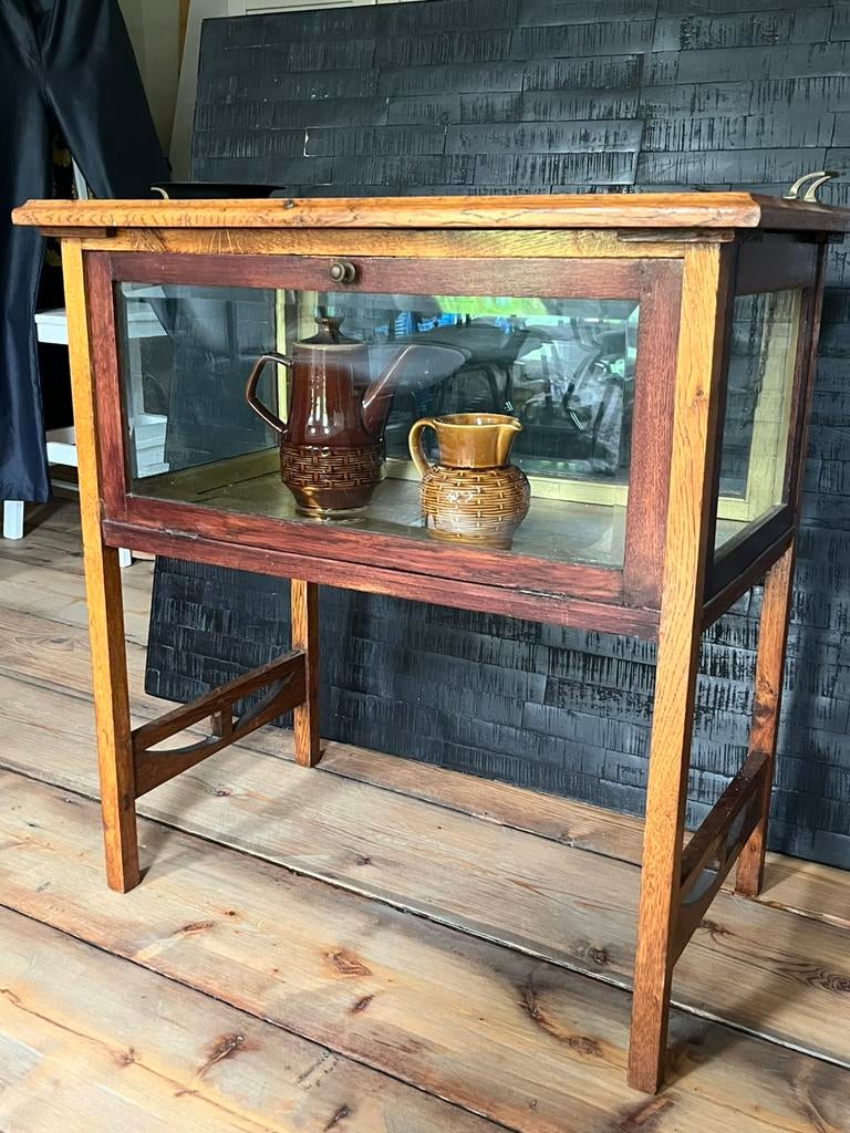 Antiek theekastje met glazen vitrine en dienblad, Ophalen