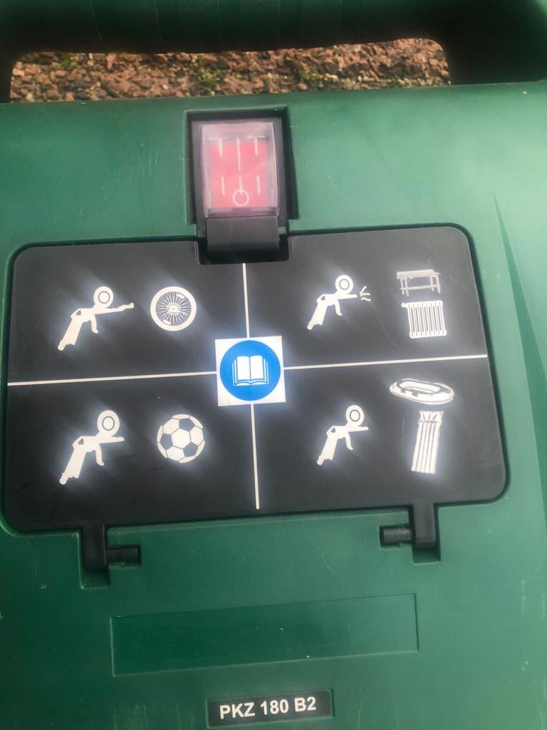 Parkside Draagbare Compressor 220V met Toebehoren, Gebruikt, 6 tot 10 bar, Ophalen of Verzenden, Minder dan 200 liter/min