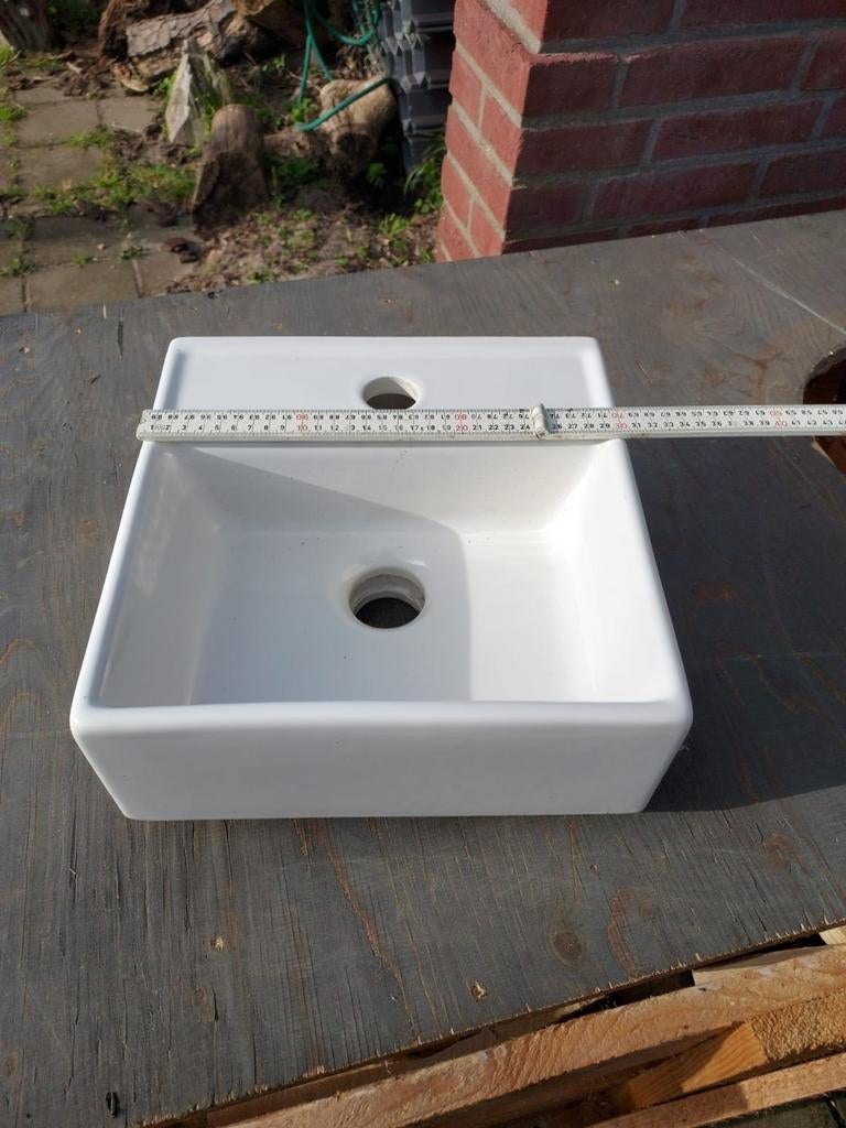 Nieuwe witte keramische wastafel., Ophalen of Verzenden, Nieuw, Steen, Wastafel