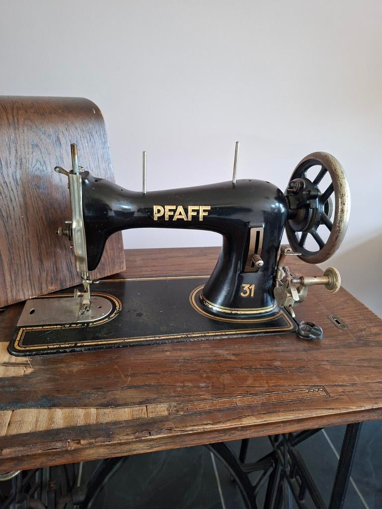 Antieke Originele Pfaff Naaimachine, Ophalen