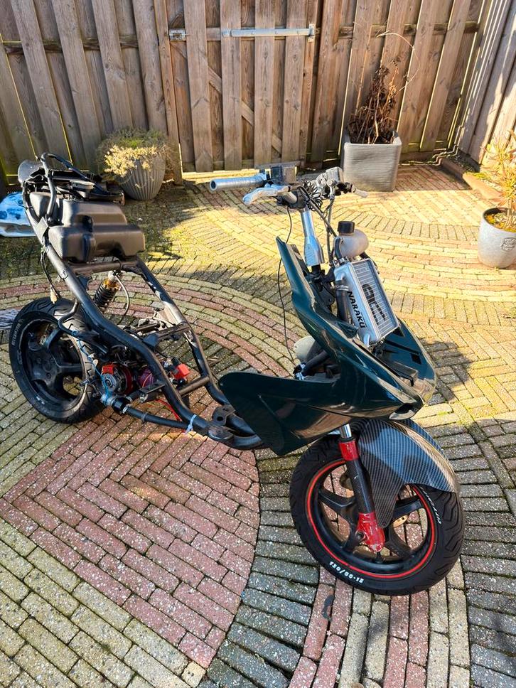 Aerox 70cc project roze top, Fietsen en Brommers, Scooters | Yamaha, Zo goed als nieuw, Aerox, Tweetakt, Ophalen