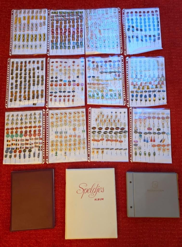 3 Speldjes Albums en heel veel speldjes, Verzamelen, Speldjes, Pins en Buttons, Ophalen of Verzenden, Zo goed als nieuw, Overige onderwerpen