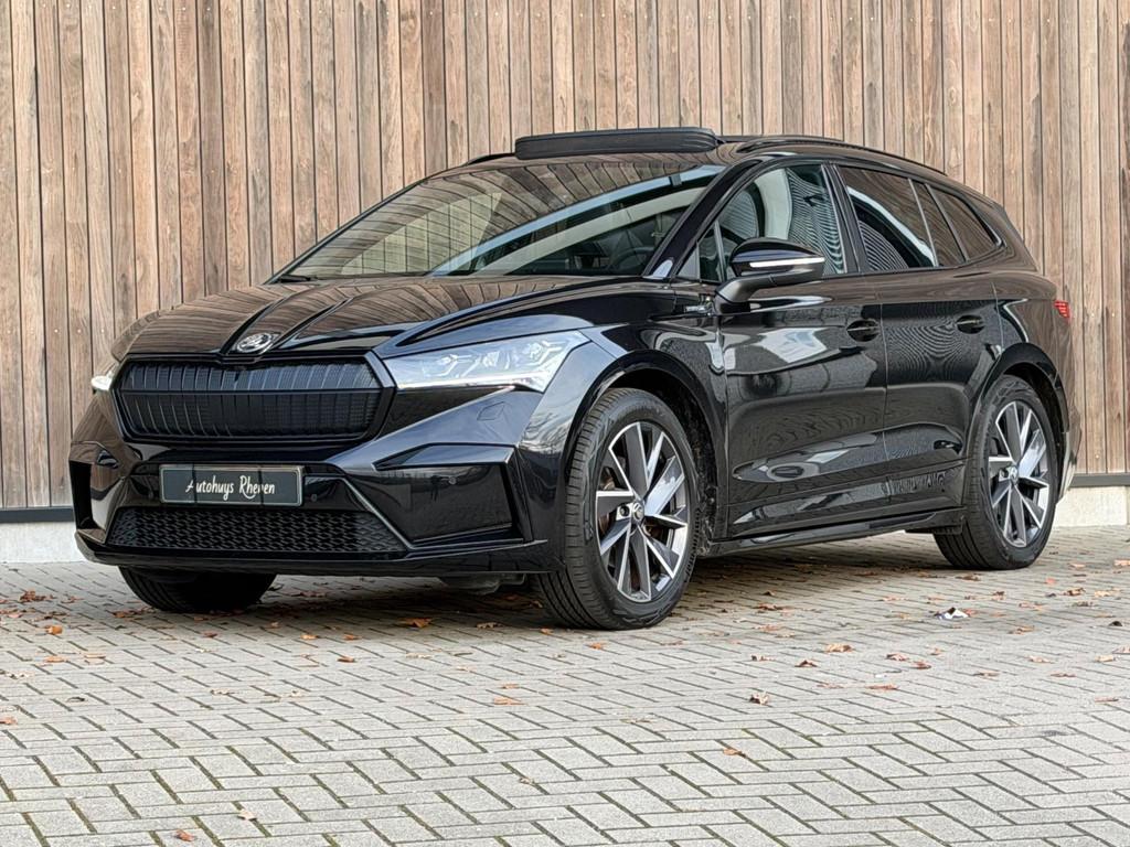 Skoda Enyaq iV 60 Sportline / Panoramadak / Trekhaak / LED, Auto's, Skoda, Automaat, Achterwielaandrijving, Gebruikt, Zwart