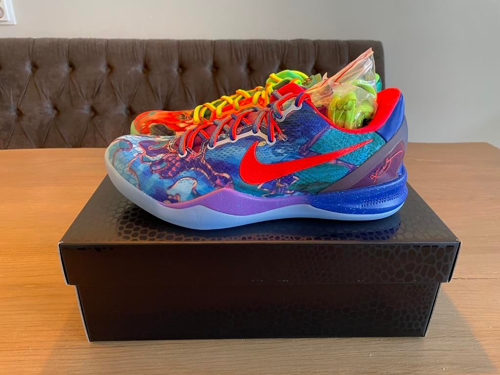 Nike Kobe 8 Protro What The (2025) 44, Kleding | Heren, Schoenen, Overige kleuren, Nike, Nieuw, Ophalen of Verzenden