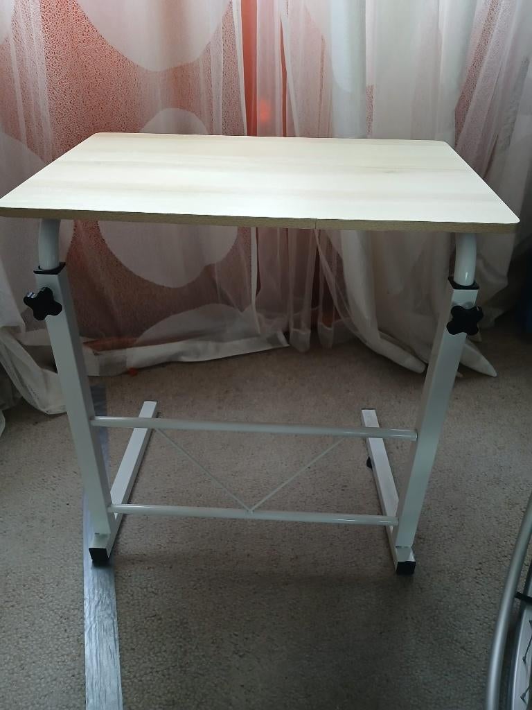 Verrijdbare laptop / computer tafel, Computers en Software, Laptoptafels, Ophalen, Zo goed als nieuw, In hoogte verstelbaar