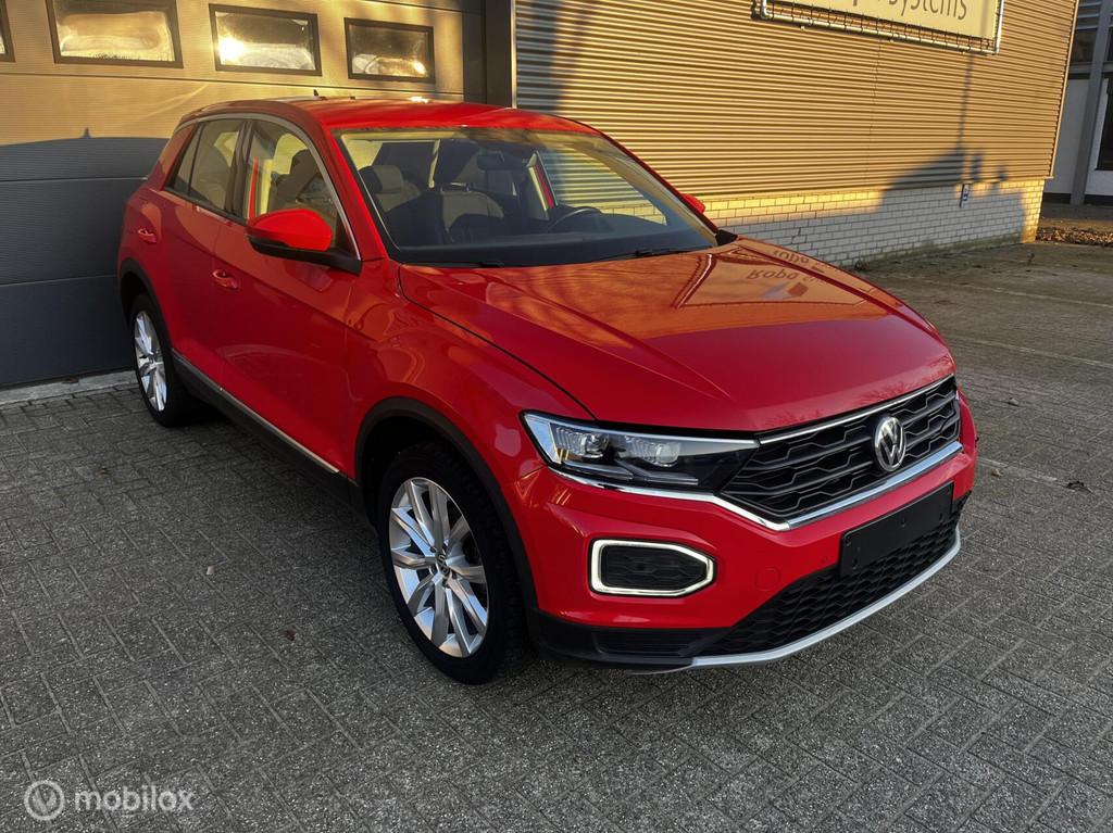 Volkswagen T-Roc 1.5 TSI Style/CAMERA/NAVI/STOELVERW, Voorwielaandrijving, Stof, Zwart, 4 cilinders