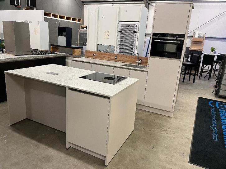 Rechte keller keuken met kookeiland !! Volop keus keukens !!, Huis en Inrichting, Keuken | Keukenelementen, Gebruikt, 200 cm of meer