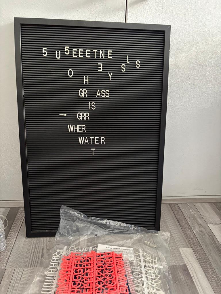 Letterbord met set nieuwe letters en cijfers, Kunststof, Ophalen of Verzenden, Modern, Gebruikt