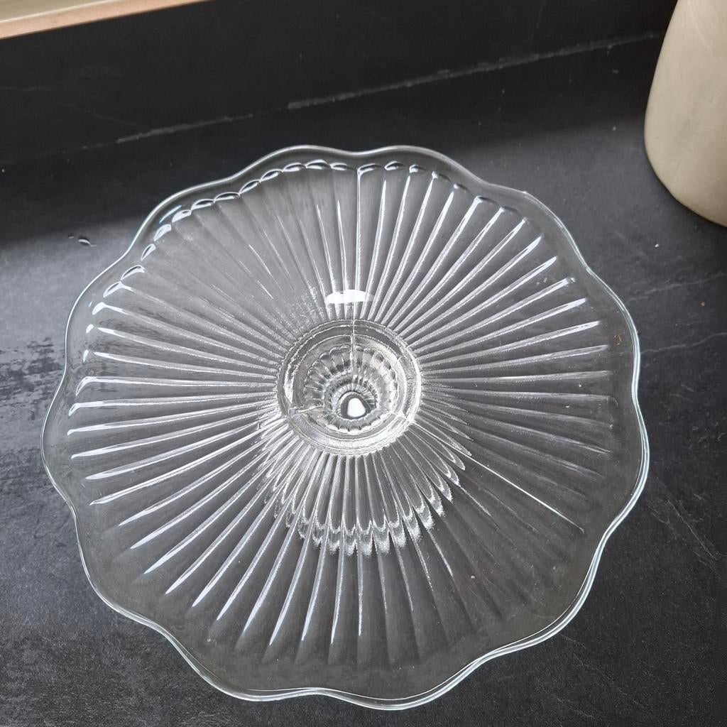 Glazen schaal op voet, Huis en Inrichting, Woonaccessoires | Schalen en Manden, Schaal, Rond, Ophalen of Verzenden, Glas