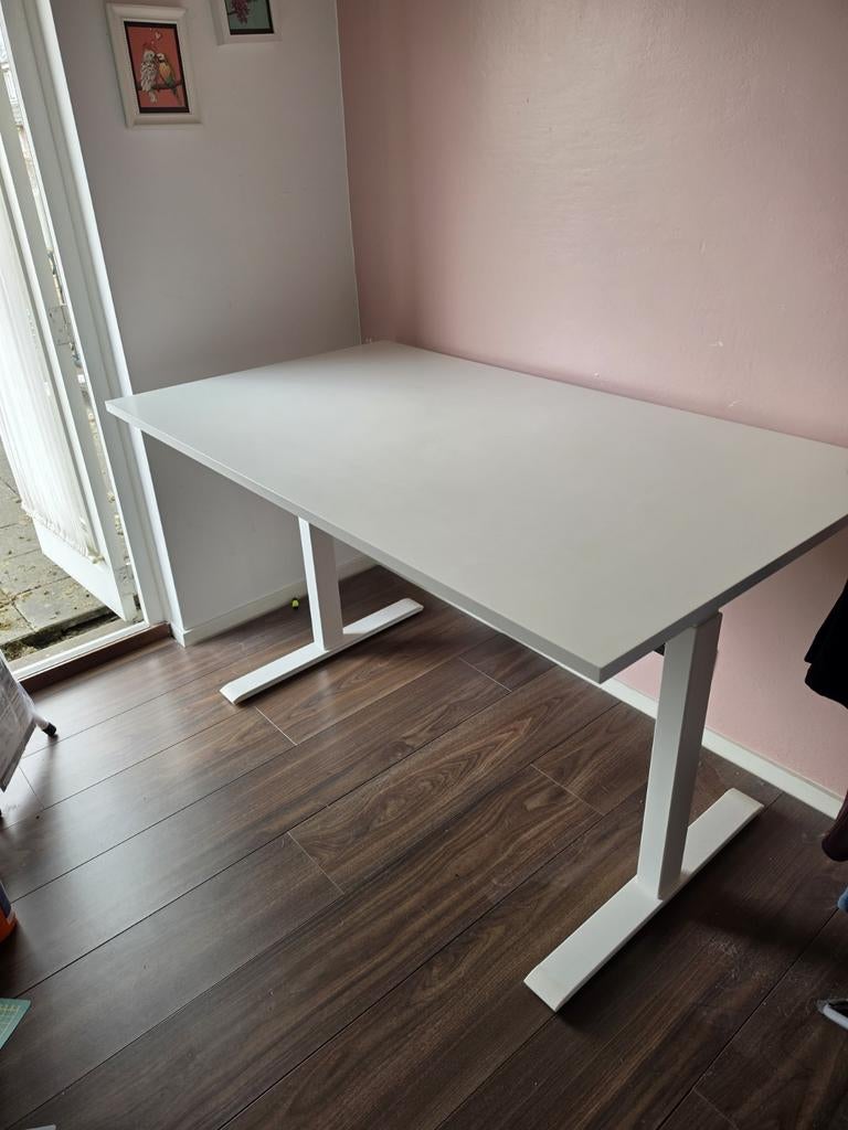 IKEA Rudolf  elektrisch zit-sta bureau wit, Ophalen, Elektrisch, Zo goed als nieuw