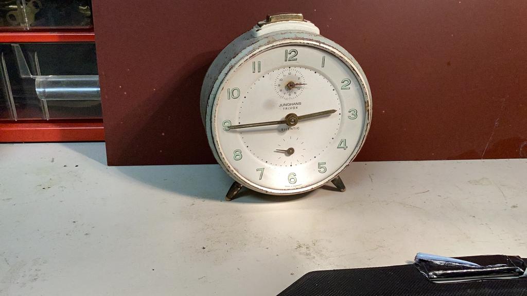 Junghans Trivox Silentic wekker uit plm 1950, Ophalen of Verzenden