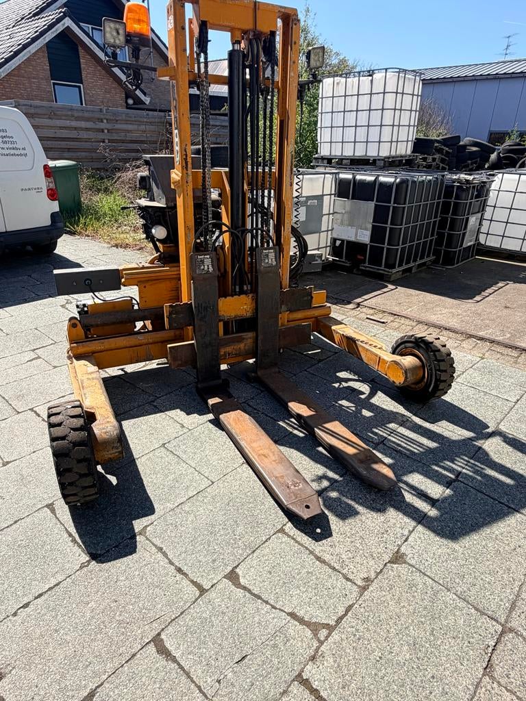 Kooi-aap Molen 25 meeneemheftruck, Ophalen