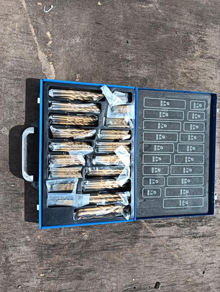 170-delige borenset nieuw, Ophalen