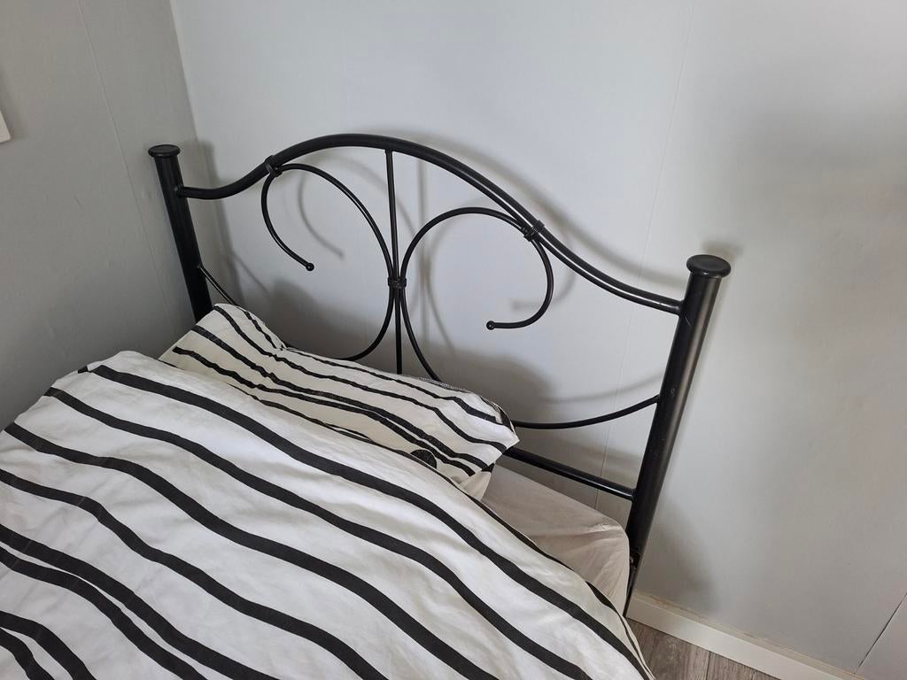 Zwart metalen een persoons bed, Ophalen, Gebruikt, Eenpersoons, Zwart