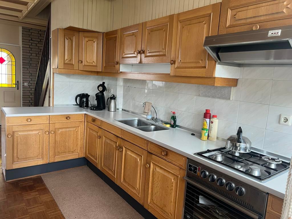 Houten hoekkeuken met bar, Ophalen, Gebruikt, Bruin, Hoekkeuken