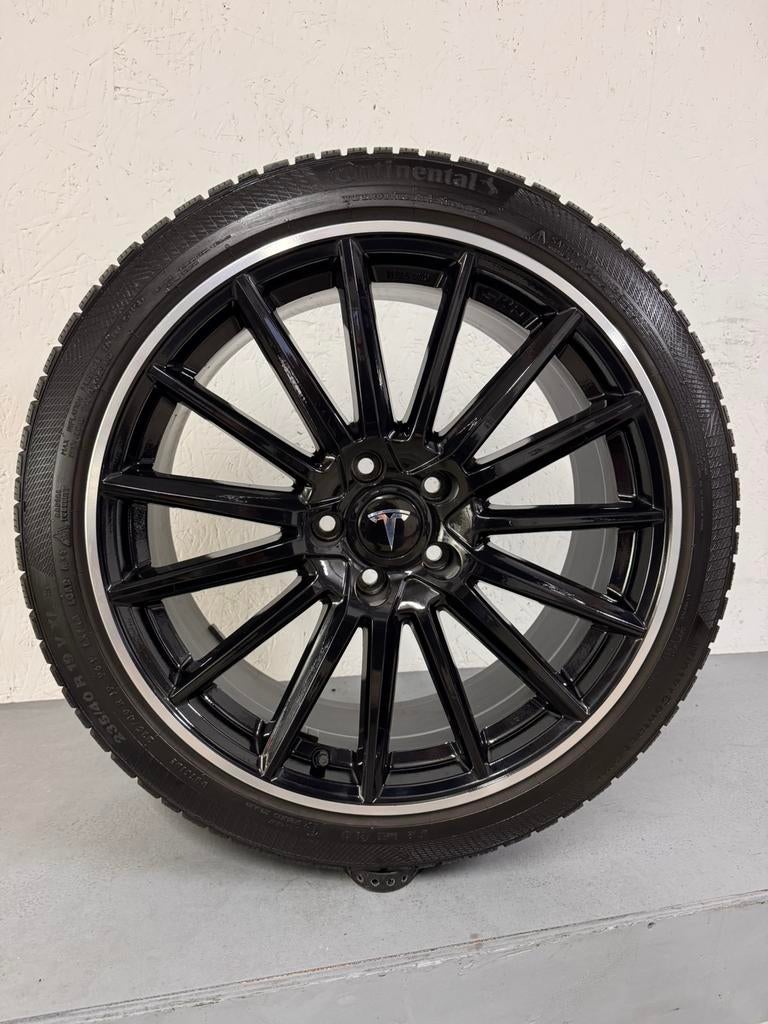 19 inch Telsa Model 3 Winterbanden Continental, Auto-onderdelen, Banden en Velgen, Banden en Velgen, Winterbanden, 235 mm, Ophalen