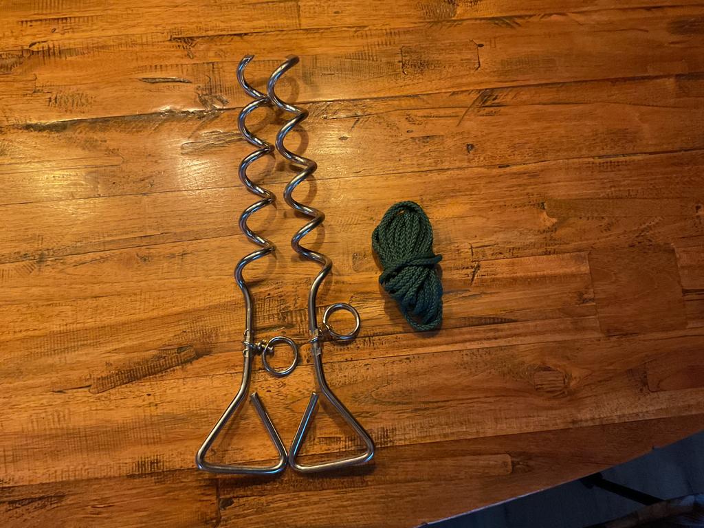 2 Grondpennen met lange lijn, Dieren en Toebehoren, Ophalen of Verzenden, Zo goed als nieuw