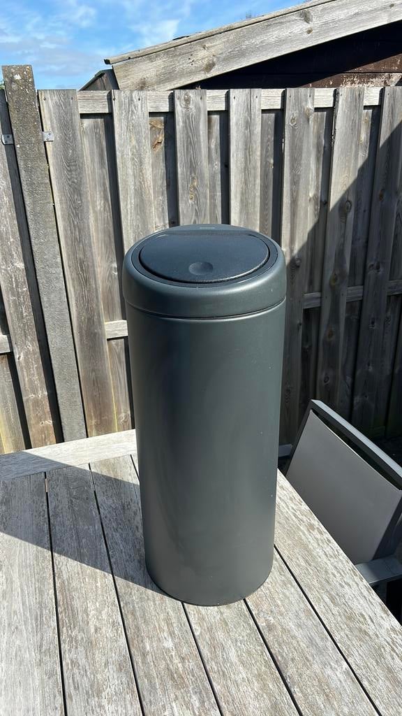 Brabantia prullenbak, 20 tot 30 liter, Ophalen, Gebruikt, 50 tot 75 cm