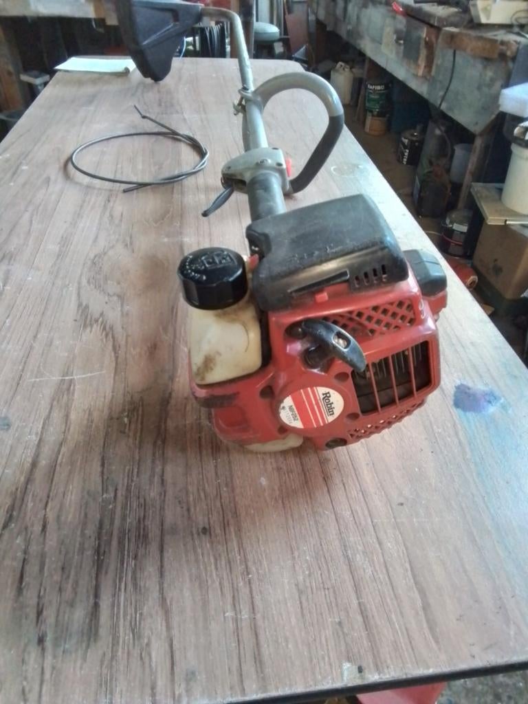 Robin bosmaaier - motor loopt goed, defect, Tuin en Terras, Bosmaaiers, Benzine, Gebruikt, Ophalen of Verzenden, Robin