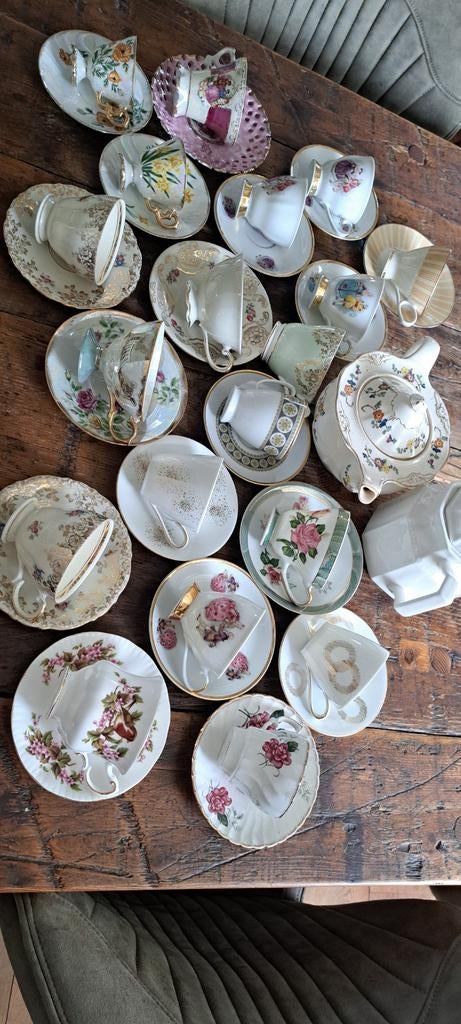 Prachtige Engelse theekopjes en schoteltjes met 2 theepotjes, Ophalen