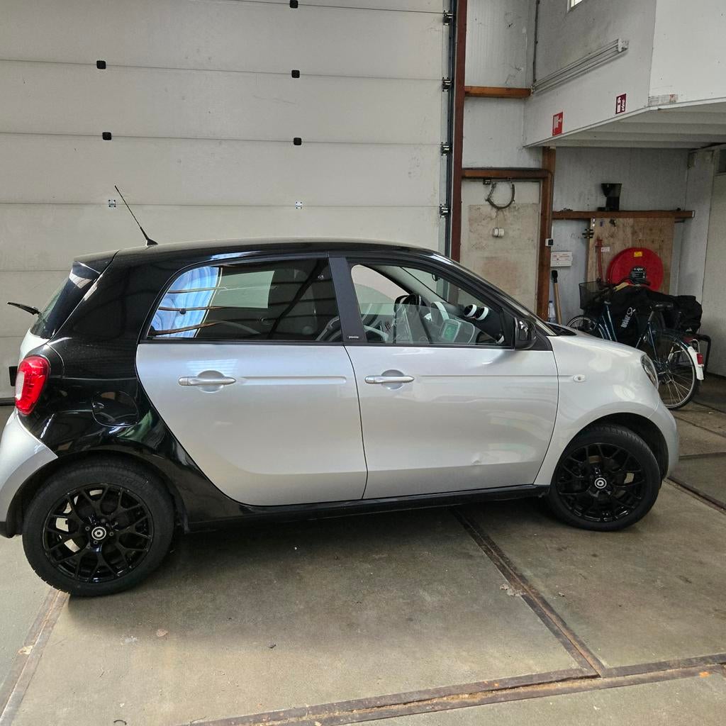 Smart ForFour 1.0 52KW 2015 Grijs, Auto's, Smart, Achterwielaandrijving, 4 stoelen, Origineel Nederlands, 24 km/l